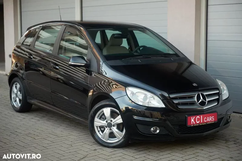 Mercedes-Benz B 180